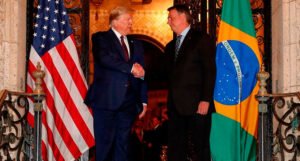 Trump retorna para defender Bolsonaro nas redes sociais: "Caça às bruxas!"