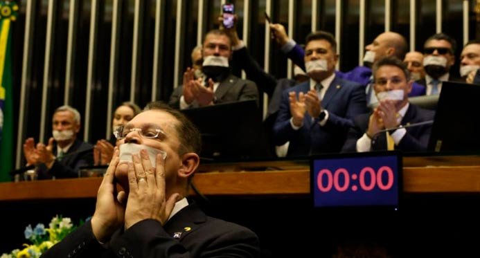 Álcool e Motta solicita diálogo e respeito após ocupação plenária