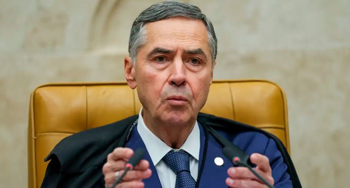 Barroso diz que a regulamentação das redes se tornou essencial no país