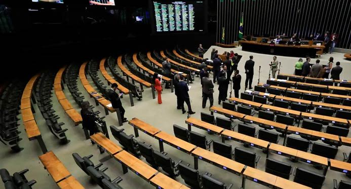 Câmara orientará um projeto contra a 'lisonja' das crianças nas redes