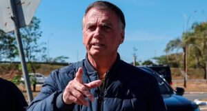 Com as crises de soluços, Bolsonaro pede às Moraes para permitir exames médicos