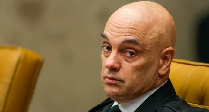 Os membros da família podem visitar Bolsonaro sem pedir permissão, Moraes decide