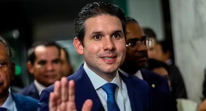 Hugo envia os pedidos de cassação de Eduardo Bolsonaro ao Conselho de Ética