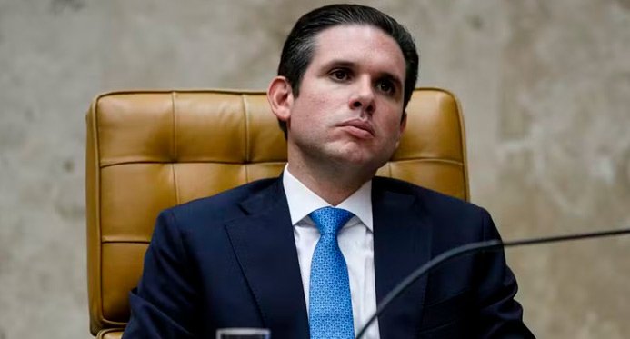Hugo nega a negociação da vaga e define o protesto como um episódio triste