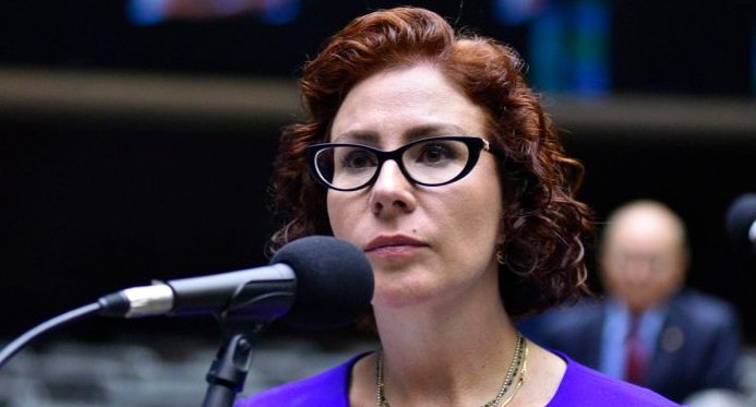 A justiça italiana mantém uma prisão como precaução de Carla Zambelli