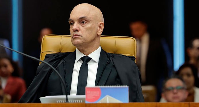 Moraes dá a Bolsonaro 48 horas para explicar o documento com aplicação de asilo