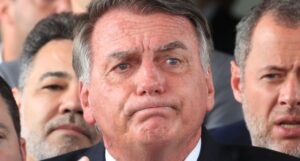Moraes decreta a prisão em casa de Bolsonaro por quebrar as medidas de cautela