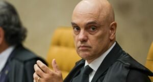Na Suprema Corte, Moraes acusa os brasileiros da 'traição do país' e compara a articulação das sanções à milícia