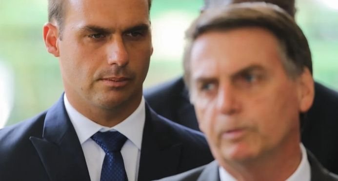 PF indica que Jair e Eduardo Bolsonaro