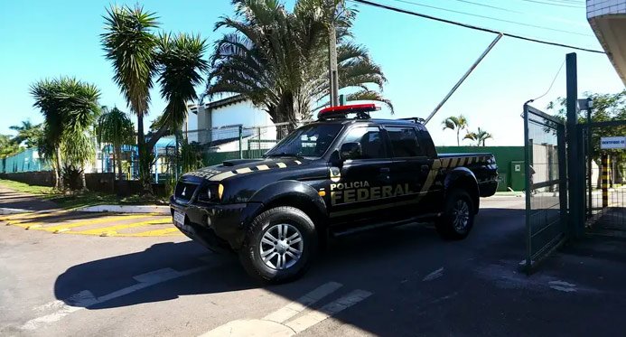 PGR está contra a presença de agentes de PF dentro da casa de Bolsonaro