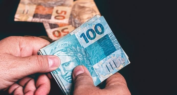 O Senado aprova a isenção de ir para aqueles que ganham até dois salários mínimos