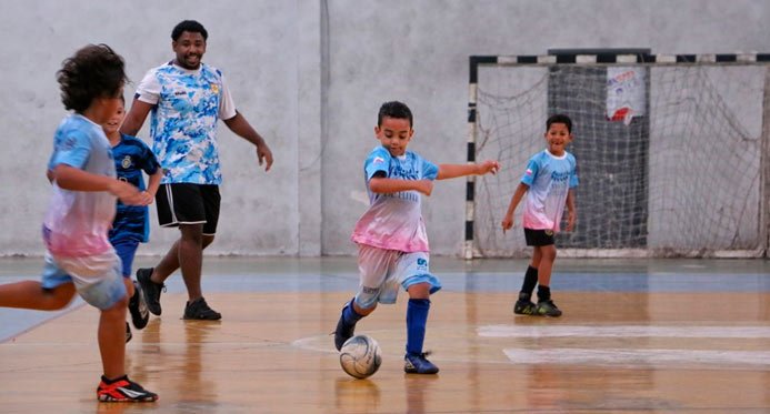 Sesport abre novas vagas para futuras classes de futebol gratuitas