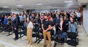 A sessão solene em Linhas reforça a jovem destaque no Dia Nacional da Juventude