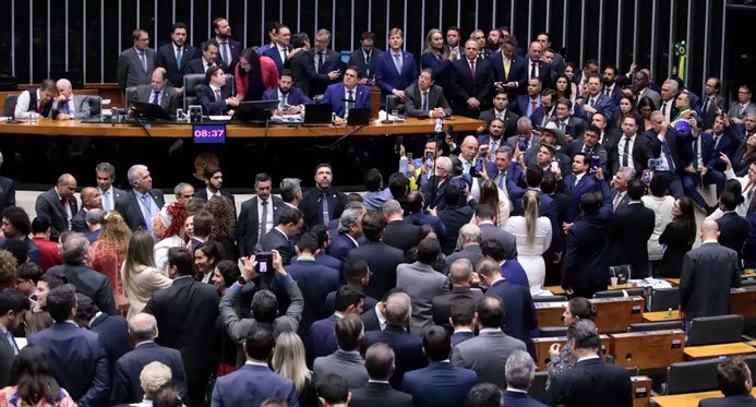 House aprova a urgência do projeto de anistia para os golpistas