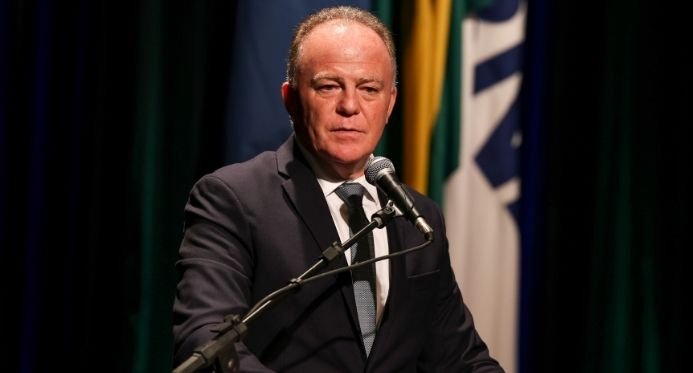 Casagrande celebra a 'vitória da democracia' com a derrubada do pecagem pecagem