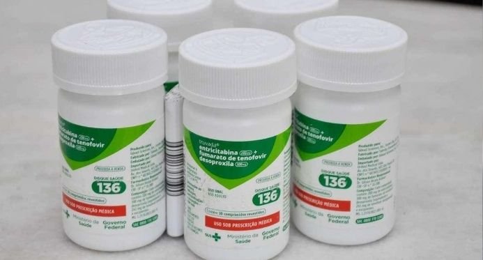 O representante propõe facilitar o acesso a medicamentos para prevenção de HIV em ES