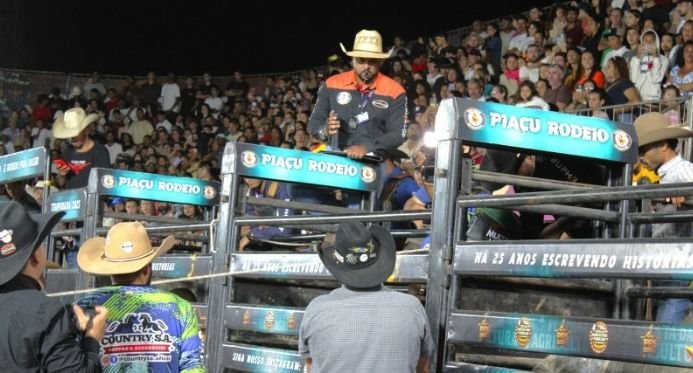 Jaguaré reúne multidão em três dias de festa com rodeio e shows nacionais