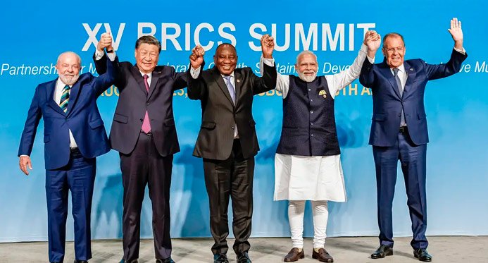 Os líderes do BRICS falam sobre tarifas e guerras em uma reunião virtual