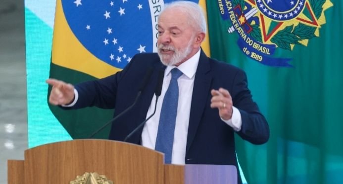 Lula acena para evangélicos e diz que os deputados mal chamam de pessoas '