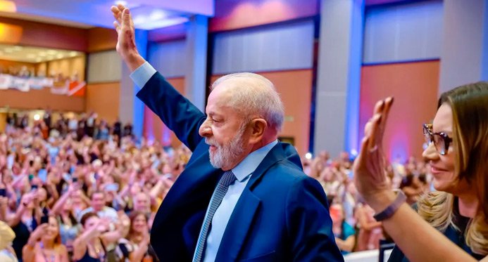 Lula sanciona a lei que expande a licença de maternidade após a alta da mãe e o bebê