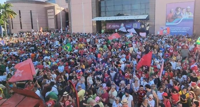Os manifestantes protestam na vitória contra a anistia aos golpistas e 'pecagem'