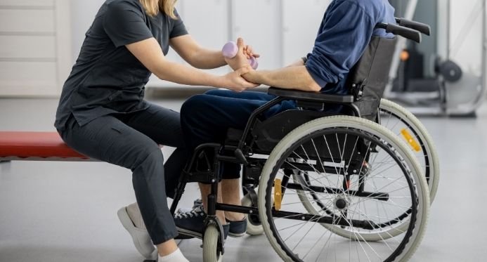 Medicina que regenera a medula e recupera movimentos é desenvolvida na universidade