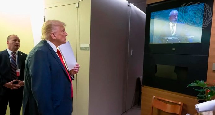 Foto da ONU Libera Trump assistindo Lula falando na Assembléia Geral