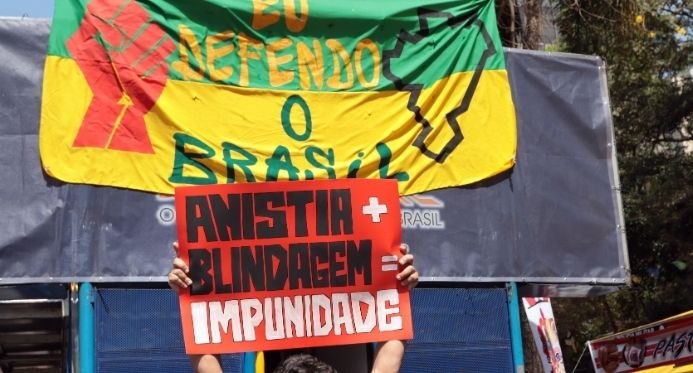 87% dos eleitores de Lula e 52% daqueles que apóiam Bolsonaro rejeitam a armadura.