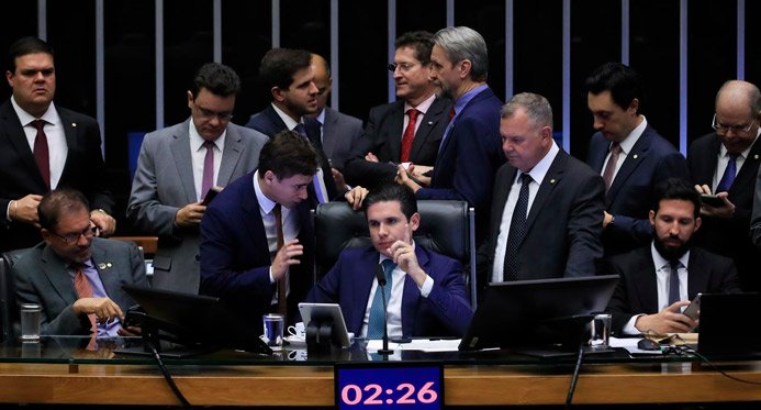 A armadura PEC é aprovada pelos deputados e vai para o Senado