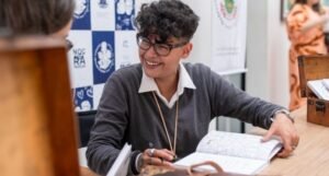 Bella Nogueira leva história de Linhares para palco internacional da 1ª Flinc