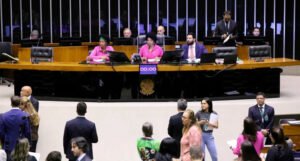 Câmara aprova “licença menstrual” em pacote de projetos da agenda das mulheres