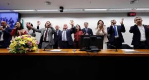 Câmara aprova urgência para votação de projeto que cria bancada cristã