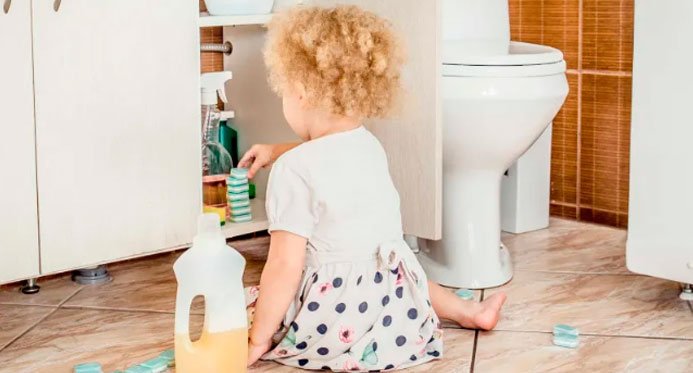 Campanha alerta sobre risco de acidentes com produtos cáusticos, que atingem principalmente crianças