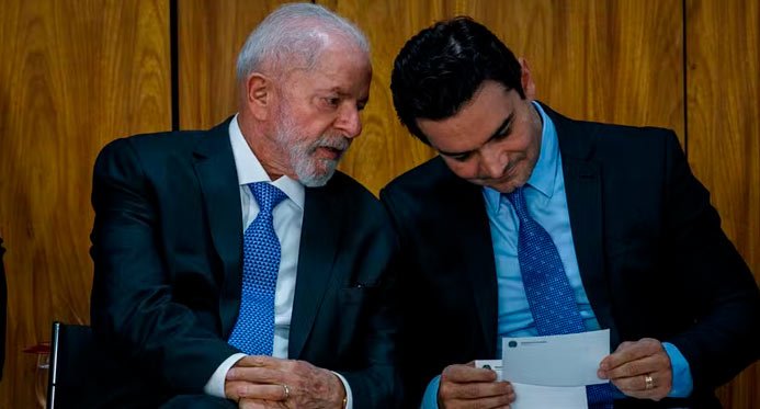 Celso Sabino diz que permanecerá no governo: “Apoio Lula”