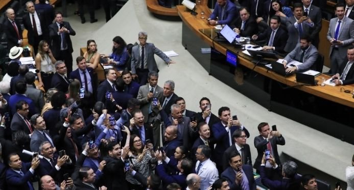 Congresso demite deputado tributário e Lula diz que derrota ‘é do povo brasileiro’