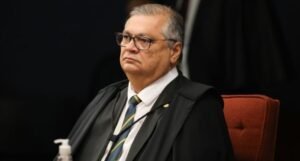 Decisões de Dino sobre emendas geram ofensiva no Congresso e investigações da PF