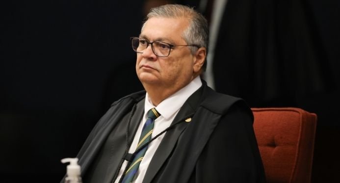 Decisões de Dino sobre emendas geram ofensiva no Congresso e investigações da PF