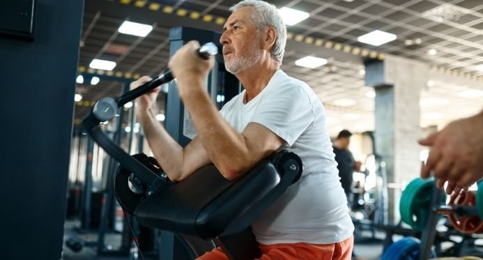 Dia de idosos: a frequência de estudantes com mais de 65 anos cresce quase 60% nas academias do Brasil