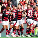 Flamengo vence o Palmeiras, sai na frente e anima o Brasileirão