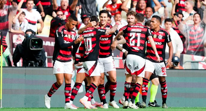 Flamengo vence o Palmeiras, sai na frente e anima o Brasileirão
