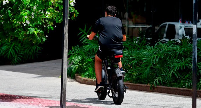 LINHARES aprova a bicicleta legal e estabelece novas regras para bicicletas e scooters elétricas