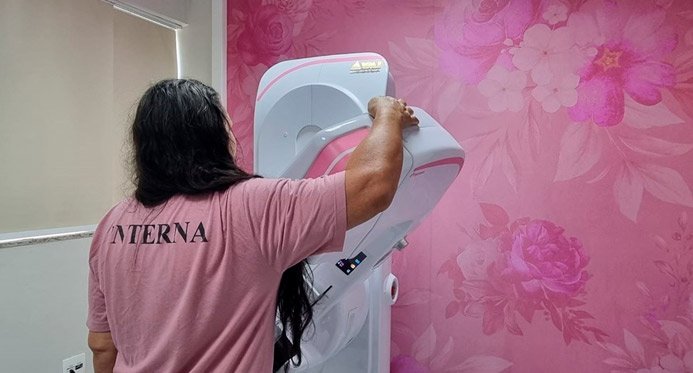 Outubro Rosa: Sejus promove ações de prevenção ao câncer em unidades femininas do Estado