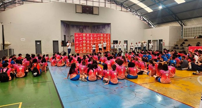 Projeto 'Turning the Game' abre 300 vagas de vôlei em 5 cidades de ES