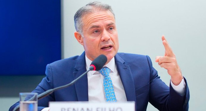 Renan Filho diz que carteira de habilitação sem autoescola deve entrar em vigor em 2025