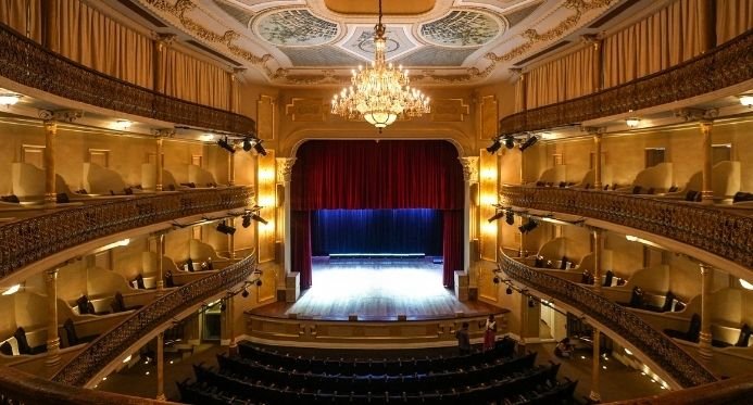 Com show gratuito de Silva, Theatro Carlos Gomes reabre restaurado neste sábado em Vitória