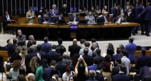 Congresso derruba vetos de Lula e flexibiliza regras para licenças ambientais no Brasil