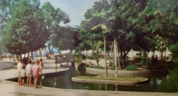 Exposição gratuita reúne fotos históricas da Praça 22 de Agosto em Linhares