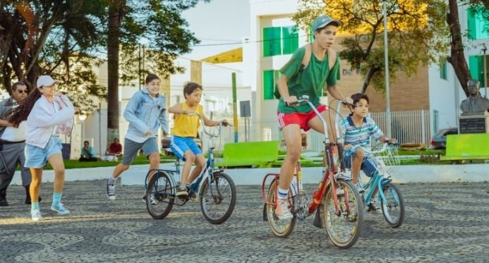 Barra de São Francisco recebe pré-estreia gratuita de filme sobre aventura nos anos 90