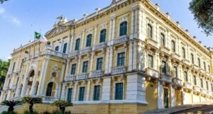 Governo do ES propõe bônus de R$ 2,5 mil para educação e R$ 1,2 mil para demais funcionários