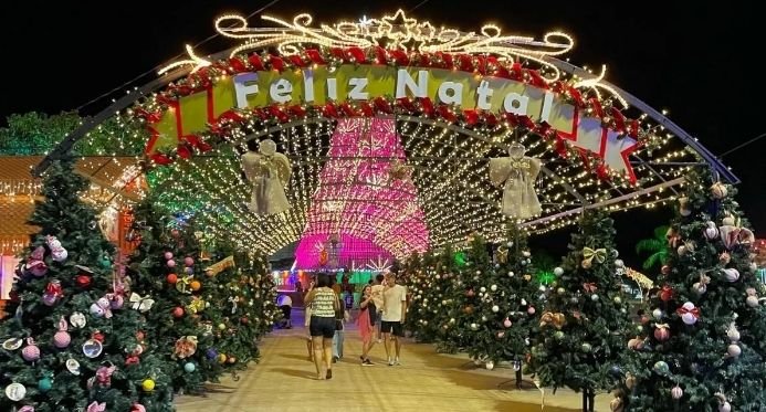 Luzes, Papai Noel e atrações culturais marcam a abertura do Natal nas cidades capixabas